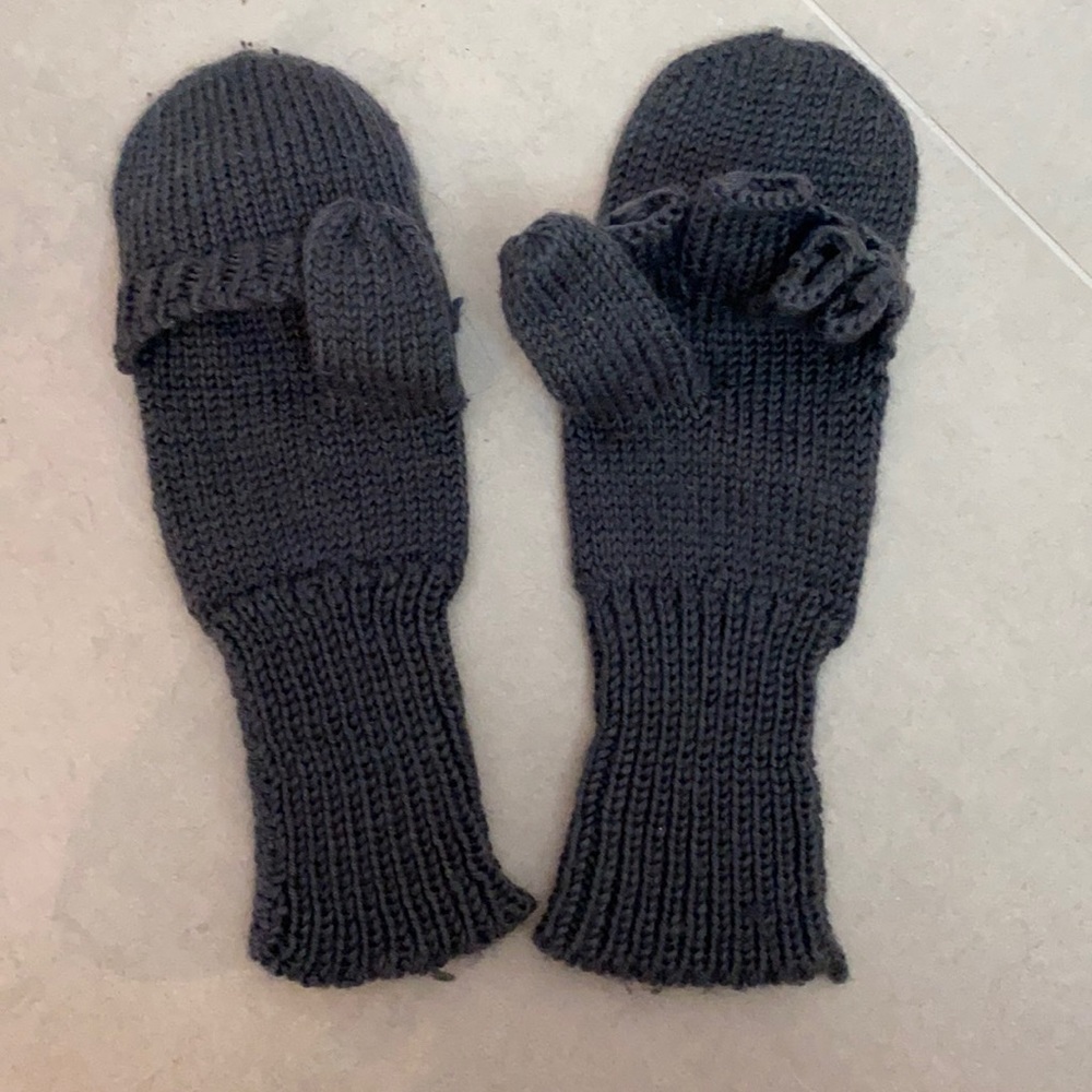 Women knitted snow gray grey color gloves mittens with fingers covered button